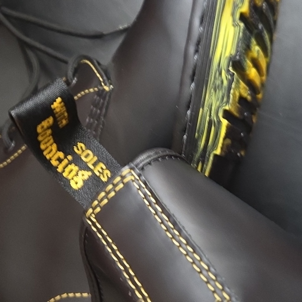 Dr. Marten's Marbled Sole Smooth Leather Lace Up 1460 - Picture 12 of 12